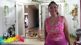 Sarah hot in pink leggings