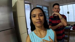 Jasmine Santanna took a fan for a shower