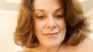 Hell seductive MILF shaving her pussy in front of camera