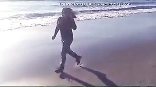 Mini Richard Big Boobs Beach Run Kiss