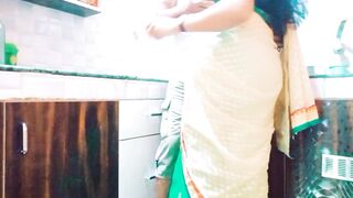 Bhabi ji kitchen me Chay banana sikha raha tha