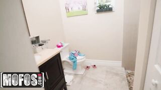 (Jaye Summers) - Jacking It Till She Sucks My Dick - MOFOS