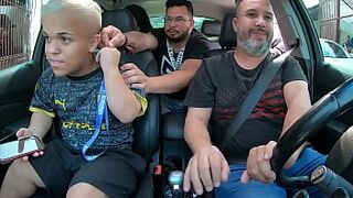 Dwarf from Mansão Maromba gets on Ted's ride - Mc Anãozinho