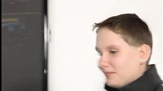 Hanna mit Koerbchengroesse XXL beim Casting