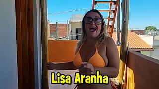 LISA Aranha VERY HOT DOING THAT CLEANING IN THE HYDROMASSAGE