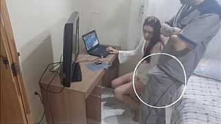 Dona de casa atendeu técnico sozinha em sua residência!