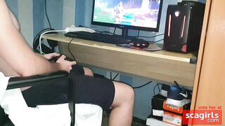 I give HIM A SLOPPY BLOWJOB while he TRIES to play FORTNITE...
