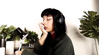 LOFI BEATS TO RELAX/STUDY TO GIRL TAKES BREAK FROM STUDYING