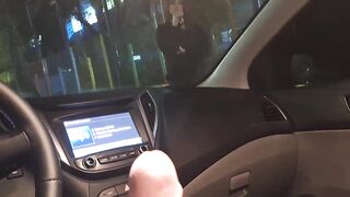 Fui pedir informação e tirei pau pra fora e me masturbei!
