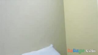 Bouncy blonde rubs oil