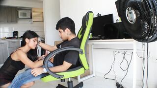 I fuck my stepsister's bitch while playing free fire - porn in Spanish