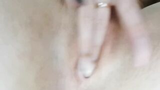 BEAUTIFUL MILF MASTURBATING ON CAMERA FOR YOU