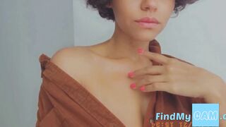 She sends her naked snapchat video to strangers