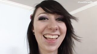 Teen feuchte enge Pussy gesprengt