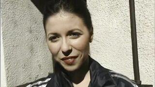 Ghetto Bitch mit Gummi gefickt