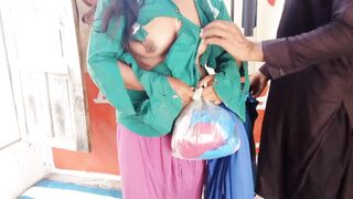 Kachray wali ko choda aur oski Gand aur phudi mari bahot Maza ayaa chod k wo na na krti Rahi mager me ne nhi Suni aur chod dya