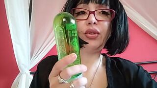 stepmom Chantal squirt with your toy