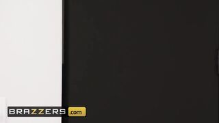 Horny babe Paige Owens gets DP in threesome - Brazzers