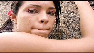 Round ass hottie loves anal action on the beach