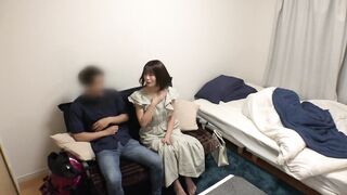 A Fluffy, Healing Cafe Clerk Working at A Cafe Is Brought In