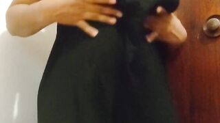 Sexy Girl Is Pissing & Horny on the Bed