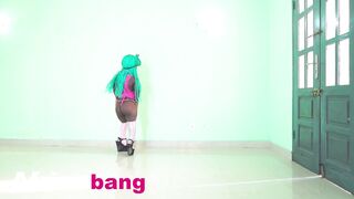 Hot ebony midget with a nice round butt giving a sloppy head