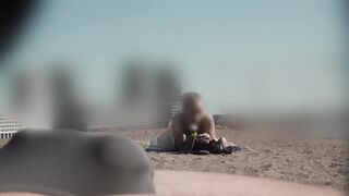 Bulge dick flash on beach - public flashing