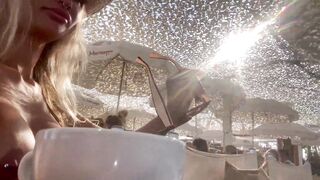 Shameless Monika Fox Came Naked To A Restaurant And Dined There In Public