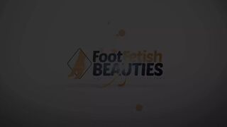 Super sexy Elettra gives you a steamy hot foot tease