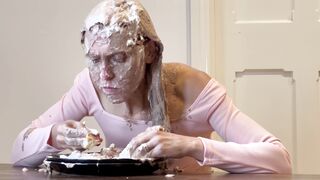 Messy Cake Face Ii (wam Sploshing Cake)