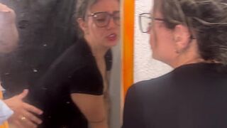 My hot wife inside the store's clothing, crazy with lust, we couldn't stand it, we fucked right there (sex in public)