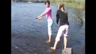 Two 18yo chicks naked by the river