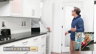 Hot babe (Angela White) with huge natural tits gets her ass fucked - Brazzers