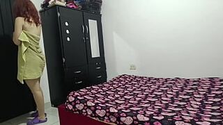 amiga QUE ESTAS HACIENDO? nada amigo cuidado no digas nada porque estoy muy desnuda