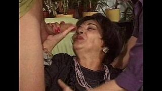 (Mature.Woman).Viejas.Zorras.Cubiertas.de.Leche.(Spanish.granny.hardcore)