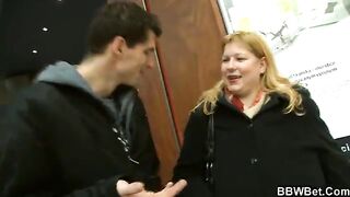 Fat lady gives really cool titjob