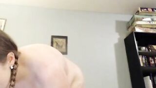 Busty BBW puts oil over her body