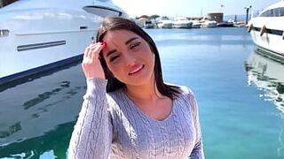 Sarah, 21 ans, hôtesse à Saint Tropez