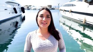 Sarah, 21 ans, hôtesse à Saint Tropez
