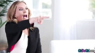Stepmom Mona Wales is licked by stepteen