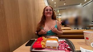 Parei para comer e ela queria fuder - Trix Mendes