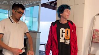 Chamei eles para concertar a Internet e acabei fudendo com dois (1)