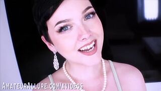 Jade Valentine & Bella Luna Provide Oral Pleasures