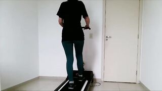 Carol Squirter shows 6 days ath the gym with ripped pants