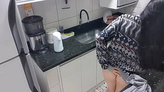 DAMA SENSSUAL NA COZINHA ! MASTURBAÇÃO
