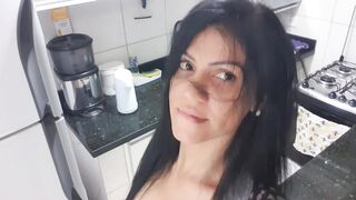 DAMA SENSSUAL NA COZINHA ! MASTURBAÇÃO