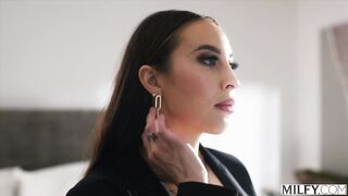 MILFY Boss lady Melissa fucks assistant on business trip