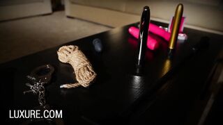 Lola Rêve and Taylor Sands share 2 men and some sextoys