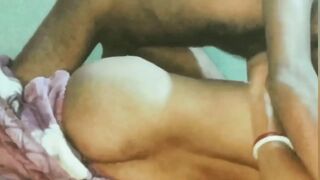 Desi bhabhi ke kapde utar kar nanga kiya or khub romance ki