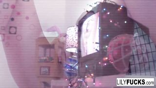 Squirting X-mas moments with sexy Lily
